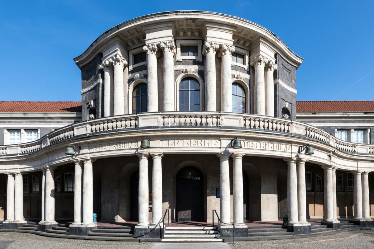 Leading European and international university campus